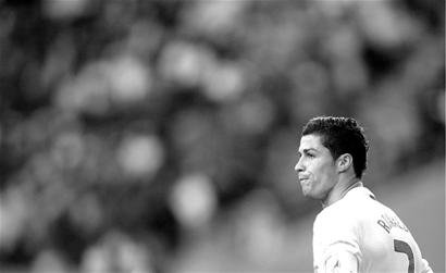 穆帅：我坚信我们还没出局；今天裁判很有风格但水平不高（穆帅：我们尚未出局；今夜裁判有风格但水准一般）