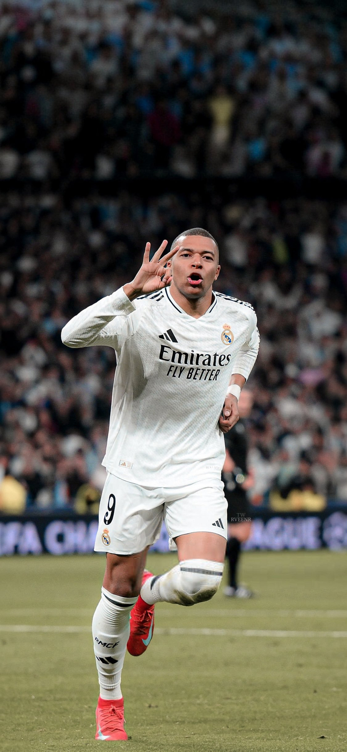 高效发挥！亚历山大半场6中5拿到17分3篮板3助攻（手感火热！亚历山大半场6投5中砍下17分3篮板3助攻）