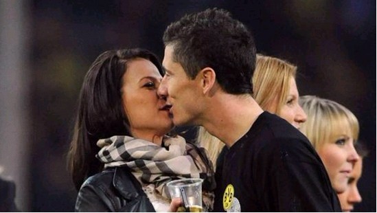 剑南春丨多特3-3斯图加特，昂达夫补时绝平+戴帽，埃姆雷-詹点射（剑南春丨多特3-3平斯图加特：昂达夫戴帽补时扳平，埃姆雷-詹点射破门）