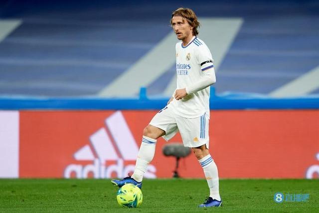 拓记为杨瀚森炮轰裁判荒唐！美媒再赞顶级策应天赋 斯帅回应显得无奈（拓记替杨瀚森怒批荒唐判罚，美媒再度盛赞顶级策应天赋，斯帅回应颇显无奈）