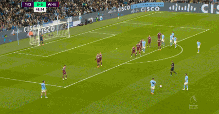 世体：莱万多夫斯基点亮纽约帝国大厦，以庆祝波兰独立日（西媒：莱万为庆祝波兰独立日点亮纽约帝国大厦）