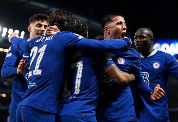 充当第三